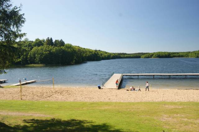 Plaża Miejska BCKIR nad jeziorem Łobez w Białym Borze