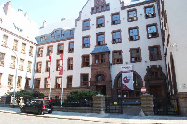 Budynek Pomorskiego Uniwersytetu Medycznego