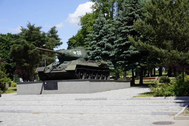 Pomnik - Czołg