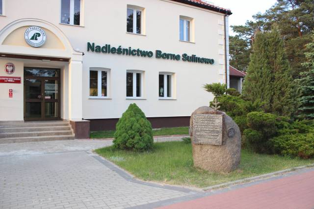 Poświęcony leśnikom poległym w II wojnie światowej