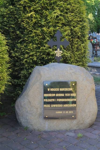 Głaz pamiątkowy poświęcony obrońcom Grodna