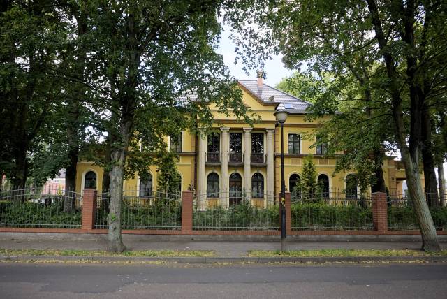 Willa przy ul. Dąbrowskiego 18