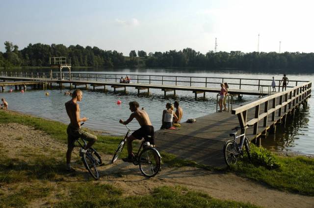 Plaża miejska nad jeziorem Bobrowo Wielkie