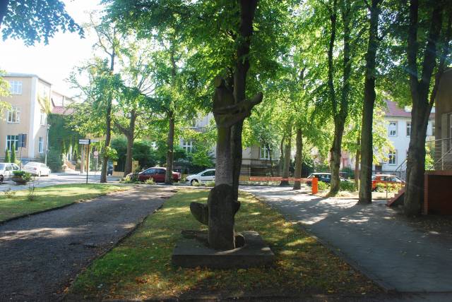 Pomnik - rzeźba Macierzyństwo