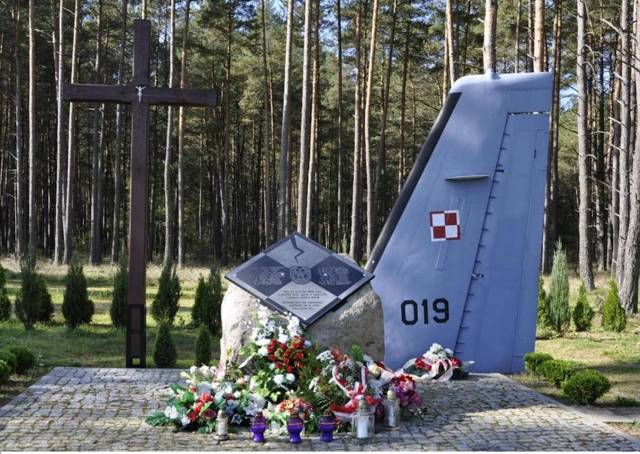 Denkmal für die Opfer des Flugzeugabsturzes CASA C-295M 019 
