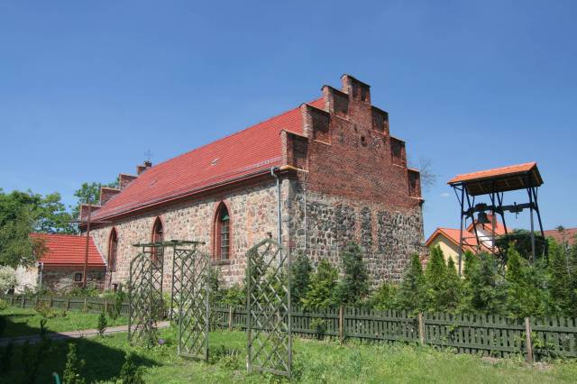 Die Pfarrkirche Unser Lieben Frau Königin der Welt in Dobra