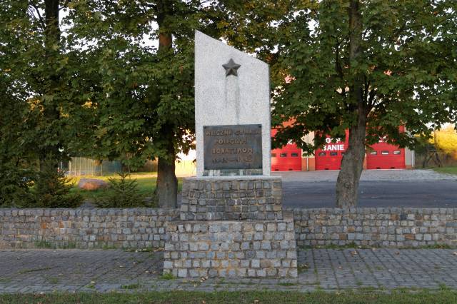 Pomnik "Poległym Bohaterom"